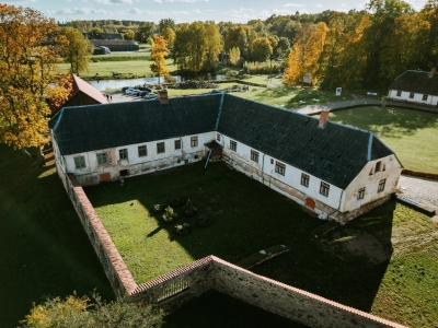 Durbes muižas kalpu māja