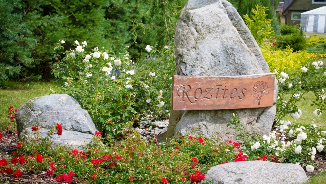 Rožu kolekcijas dārzs "Rozītes"Sēmes pagastā