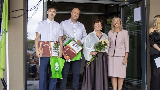 Lepojamies ar mūsu čempioniem!