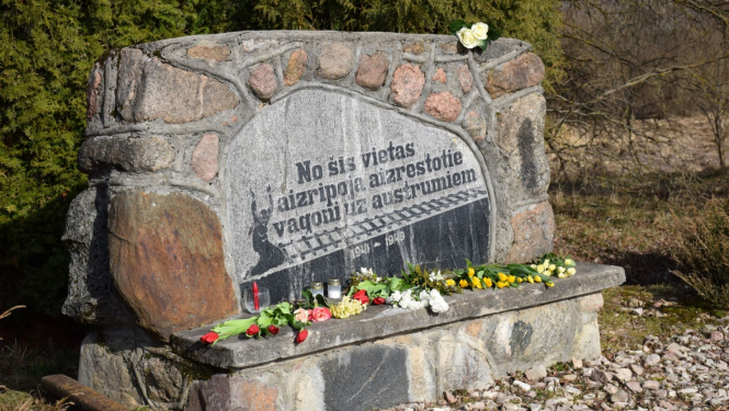 Piemiņas brīdis 1941. gada 14. jūnija komunistiskā genocīda upuriem