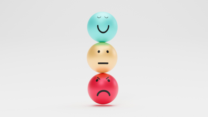3 sejiņas ar dažādām emocijām
