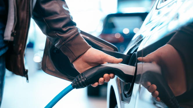 Elektroauto uzlāde