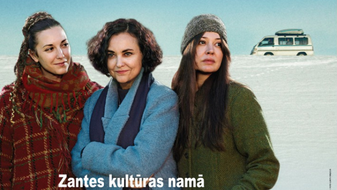 Kino - jaunā latviešu komēdija "Mamma vēl smaida"
