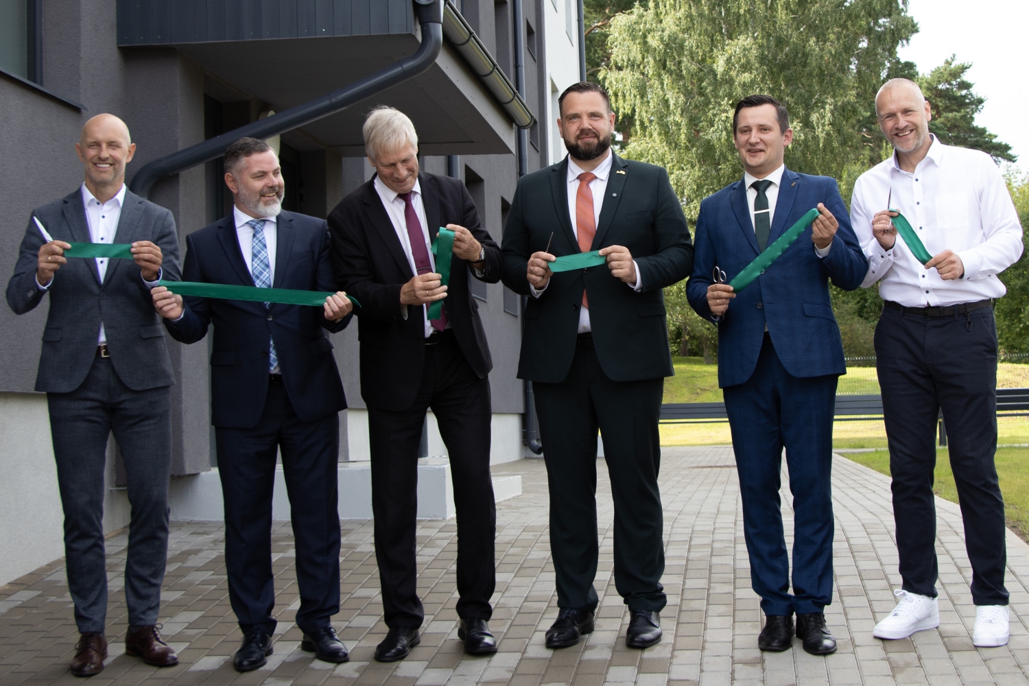 Zemas īres maksas dzīvojamā māja Ezera ielā 6, Sēmē