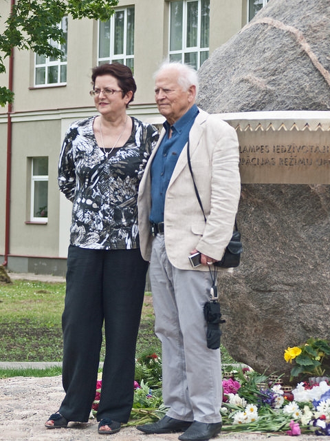 Slampē atklāts piemineklis represētajiem pagasta iedzīvotājiem