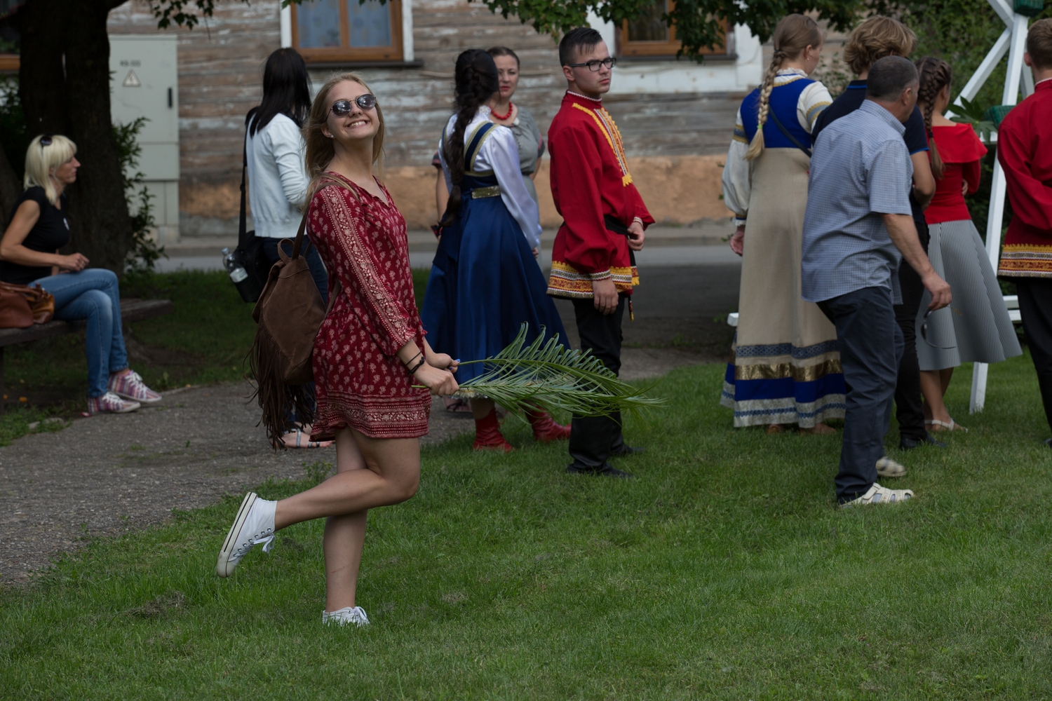 Pēdējās rozes ievīšana vainagā