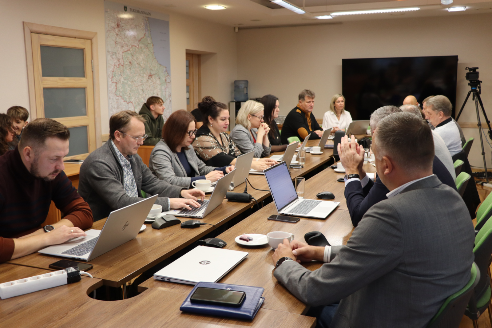 Tukuma Raiņa Valsts ģimnāzijas jaunieši ēno pašvaldības deputātus