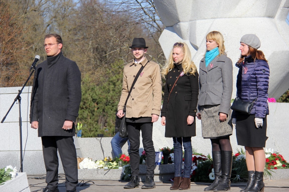 16.martā Lestenes Brāļu kapos notika latviešu leģionār