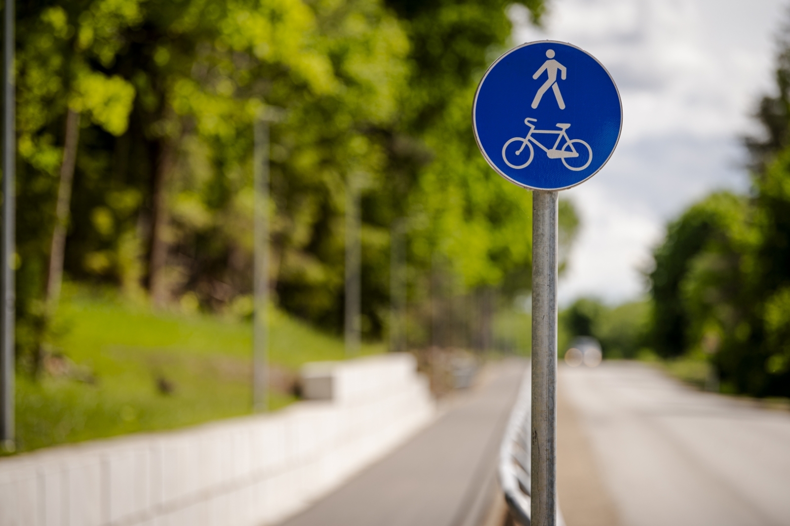 Atklāts gājēju un velosipēdistu celiņš starp Tukumu un Milzkalni