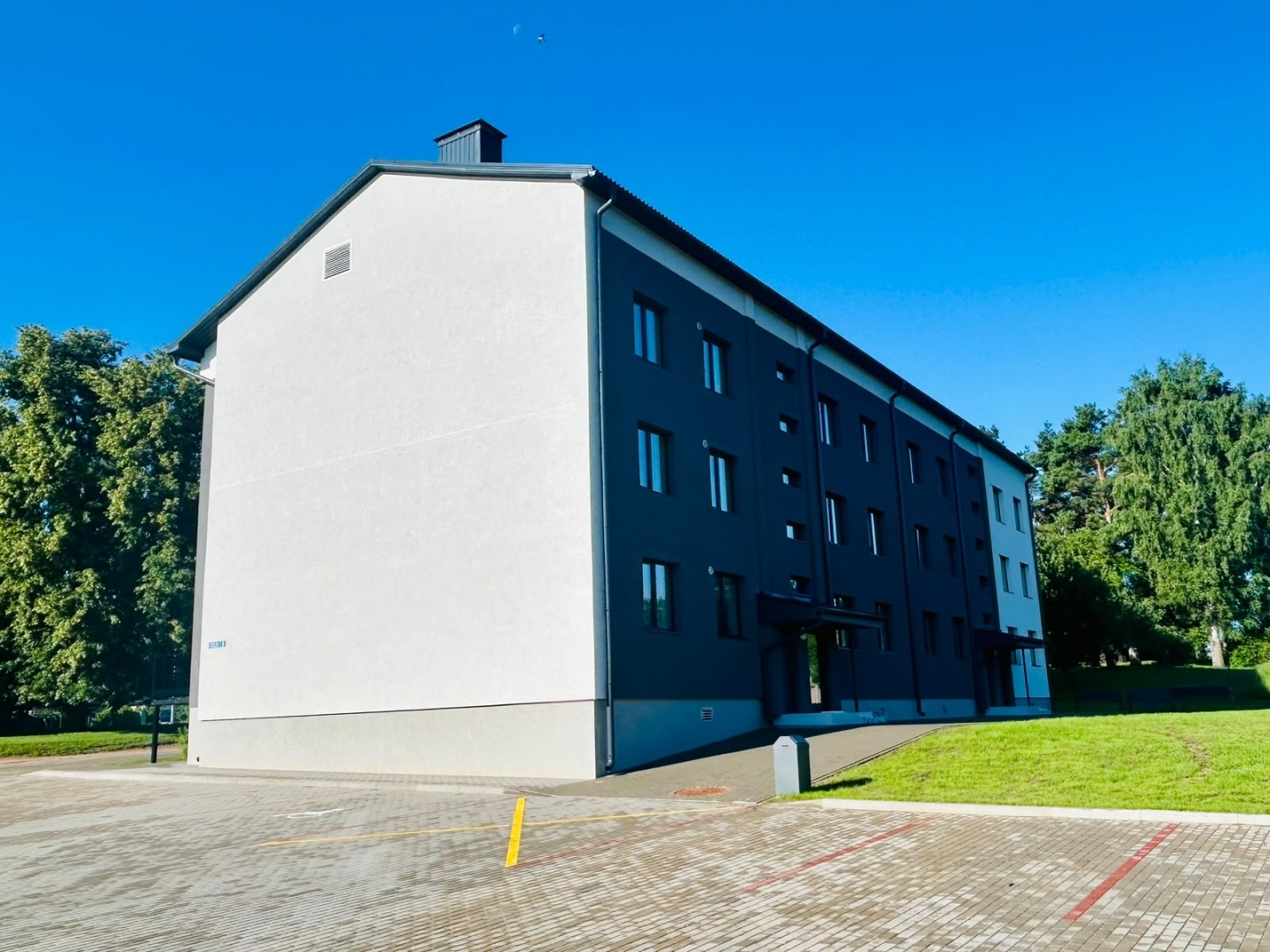 Daudzdzīvokļu īres māja Ezera ielā 6, Sēmē