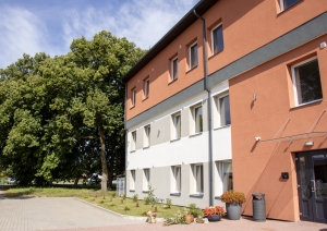 Raudas ielā 27b, Tukumā, atklāta moderna daudzdzīvokļu māja