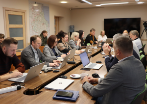 Tukuma Raiņa Valsts ģimnāzijas jaunieši ēno pašvaldības deputātus