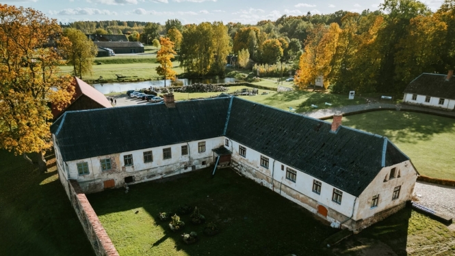 Durbes muižas kalpu māja