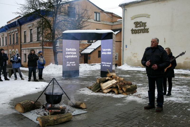 Barikazu pieminas ugunskurs Pils tornis 21.01.2017. foto KOzola