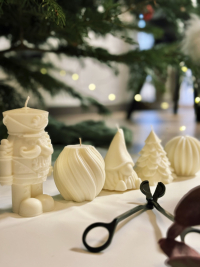 Skaistas sveces Ziemassvētku noskaņās