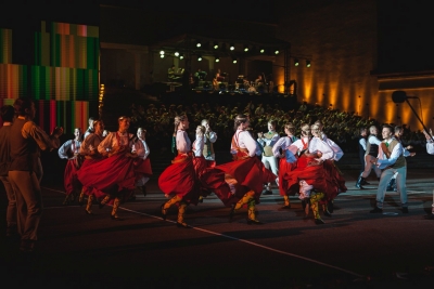 Skats ar dejotājiem