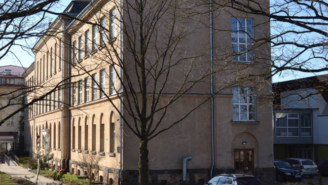 Tukuma Raiņa ģimnāzija atbilst valsts ģimnāzijas statusam