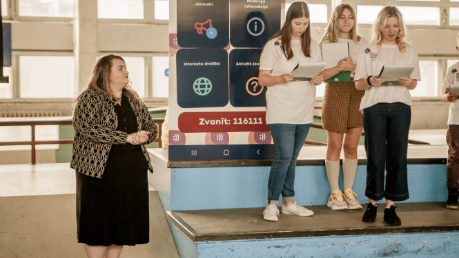 Bērnu un pusaudžu uzticības tālrunim 116111 izveidota jauna aplikācija