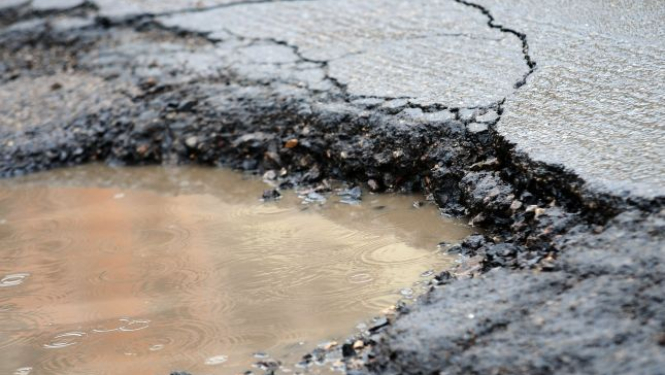 Aicina informēt par ceļu posmiem, kas ir sliktā tehniskā stāvoklī