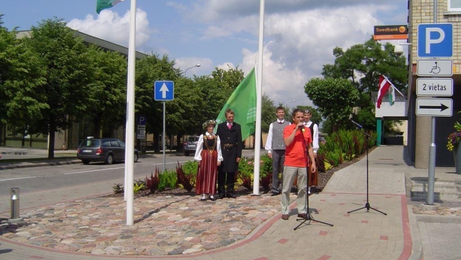 Dziesmu svētku karoga pacelšana