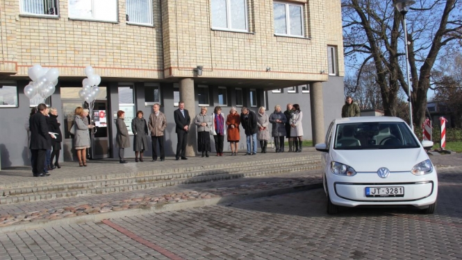 Pa Tukuma ielām ripos divi elektromobiļiLasīt vairāk