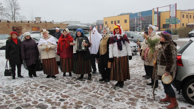 2.Advente Tukumā. Katrīnas laukuma egles rotāšana