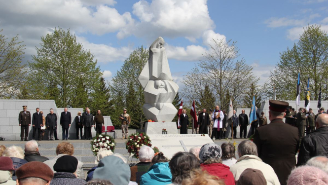 Kritušos karavīrus pieminot