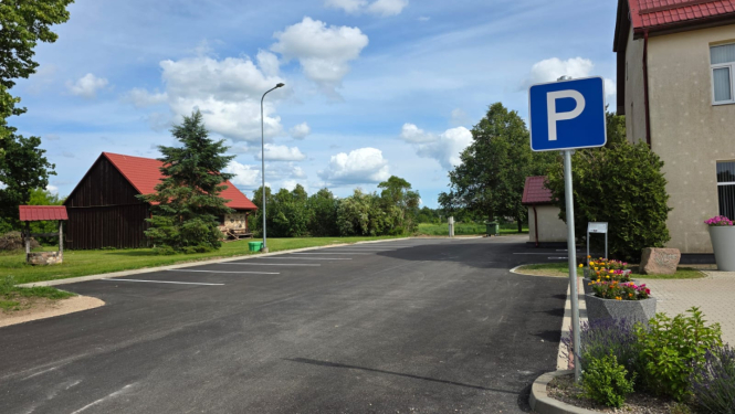 Pūres kultūras nama stāvlaukums