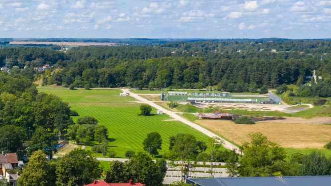 Pauzera pļavas skats no putna lidojuma