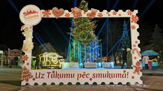 Svētku egles iedegšana