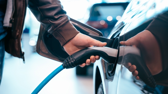Elektroauto uzlāde