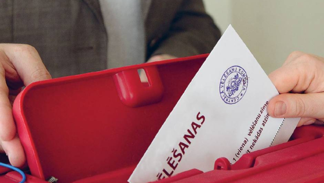 Vēlēšanu urna un biļetens