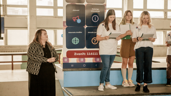 Bērnu un pusaudžu uzticības tālrunim 116111 izveidota jauna aplikācija