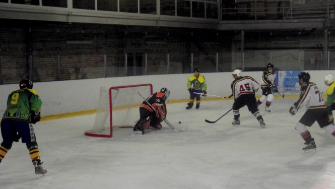 Draudzības hokeja spēle starp Tukuma novada un Pluņģes pilsētas pašvaldībām