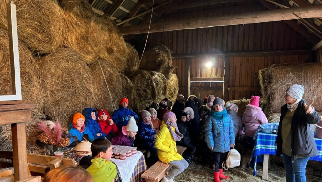 Skolēni viesojas saimniecībā