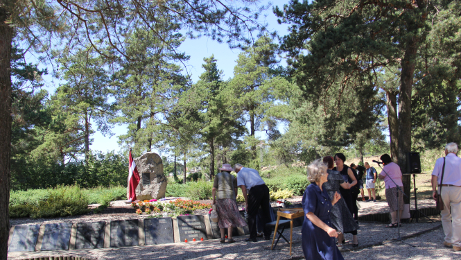 Tukumā piemin Komunistiskā genocīda upurus