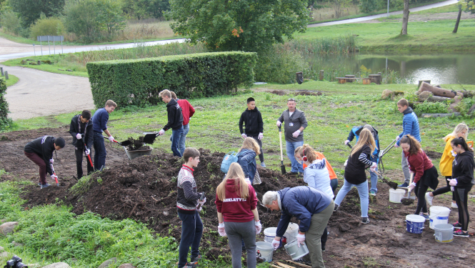 Gatavojoties Latvijas simtgadei talka pie Durbes pils