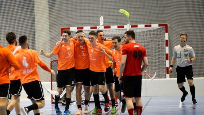 Atzinīgi novērtētas Tukuma novada florbola komandas