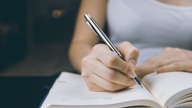 Piesakies jauno rakstnieku romānu konkursam un saņem finansiālu atbalstu tā izdošanai