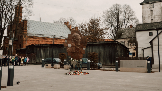 Tukuma novads pasniedzis dāvanu Latvijai simtgadē – Z. A. Meierovica pieminekli