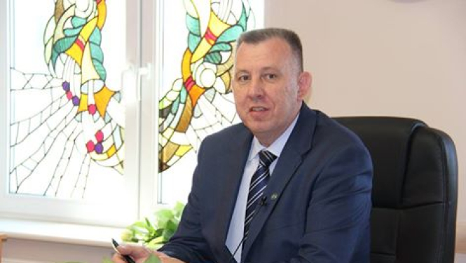 Ēriks Lukmans iztur uzticības balsojumu un saglabā priekšsēdētāja amatu