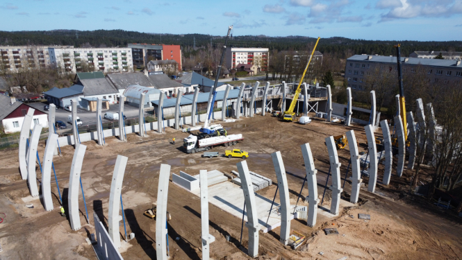 Sporta manēžas būvniecība procesā - skats no putna lidojuma.