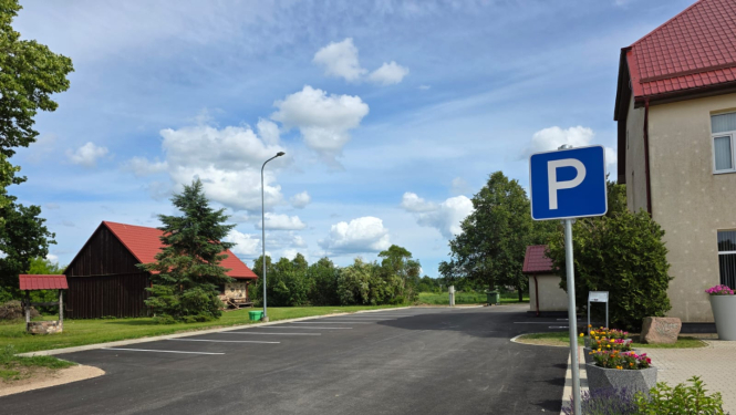 Pūres kultūras nama stāvlaukums