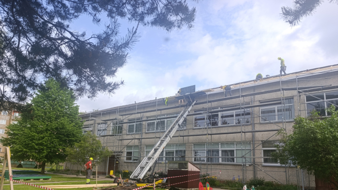 PII "Taurenītis" jumta atjaunošanas procesā