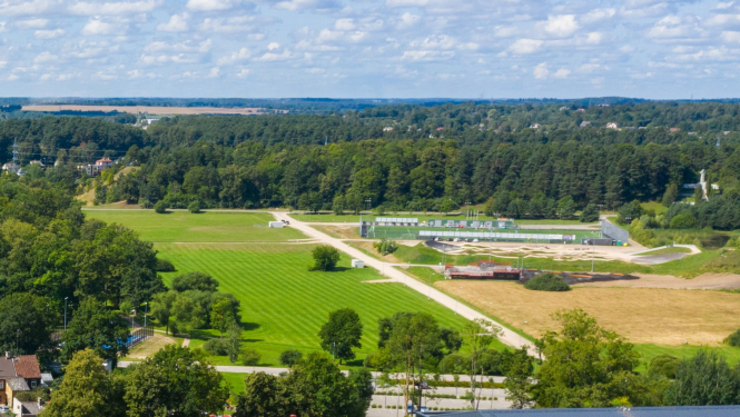 Pauzera pļavas skats no putna lidojuma