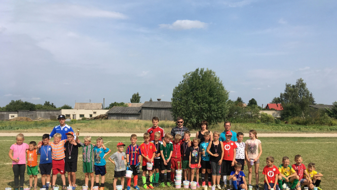 19.augustā ESF projekta ietvaros Pienavā notika „Veselības veicināšanas diena” un futbolmačs bērniem