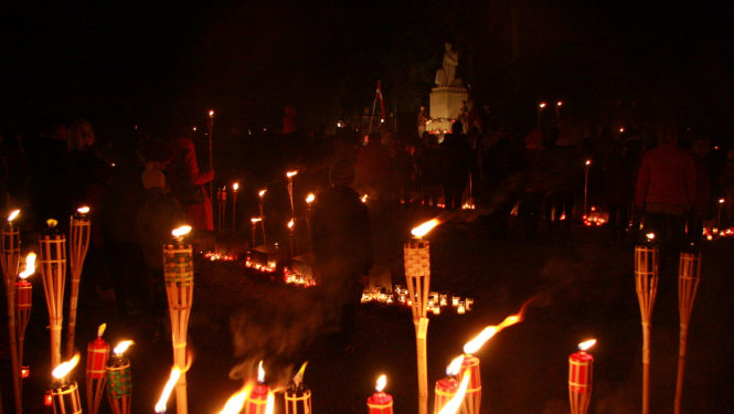 Atklās piemiņas plāksnes, kurās iegravēti 56 par Tukuma novadu kritušo un mirušo Baltijas landesvēra brīvprātīgo vārdi