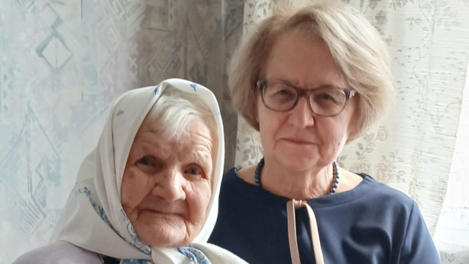 Simtgadniece Staņislava kopā ar meitu Annu