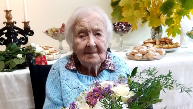 Simtgadniece Ausma Oliņa 