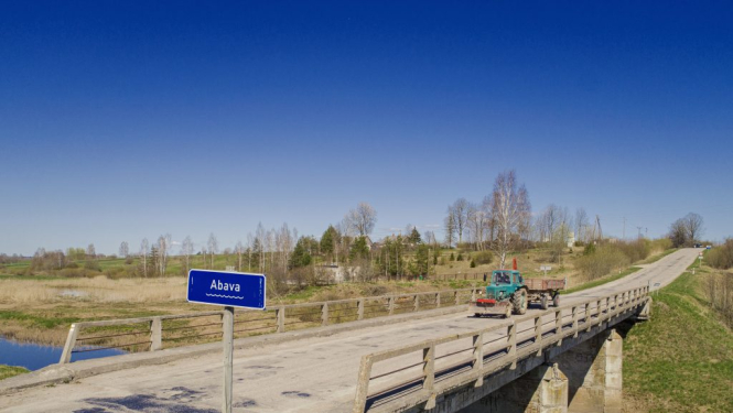 Tilts Pūrē pār Abavu